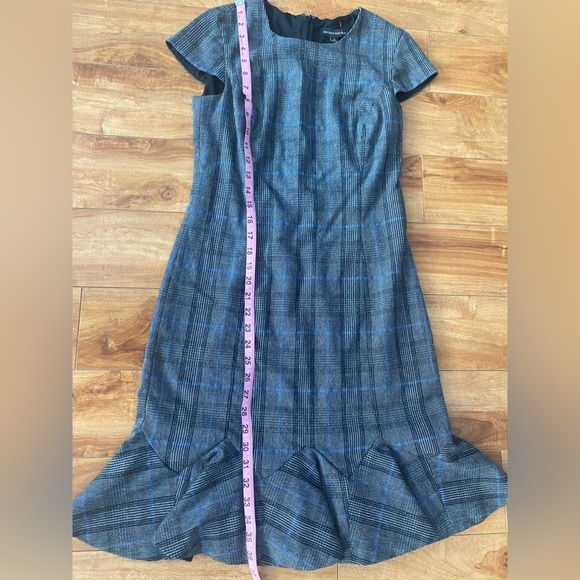 Banana Republic Grey Plaid Knee Length Ruffle Detail Women’s Size 4 Dress - Picture 5 of 12